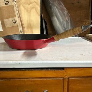 Cast iron - Vintage Le Creuset #24 Red Pan Skillet with Wood Handle